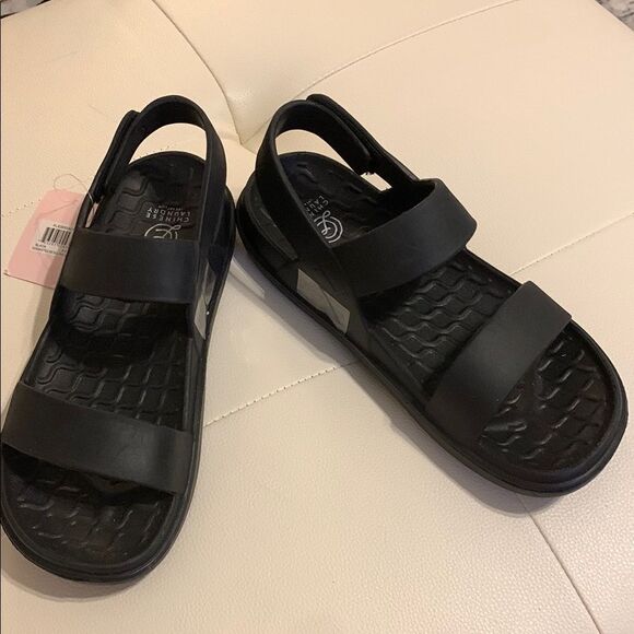 Chinese Laundry Casual size 7 black shoes with Velcro closure - Picture 1 of 8